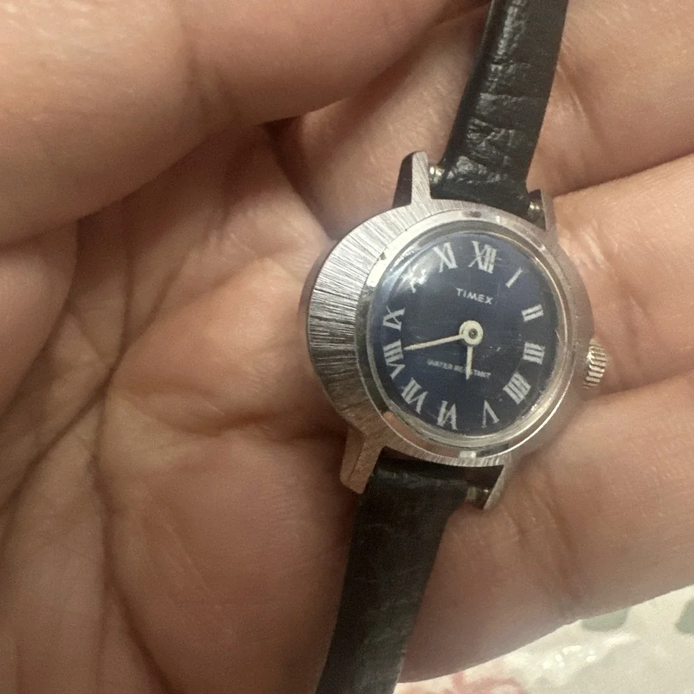 Works Vintage Timex Dynamic France Ladies Watch 26mm Roman Dial Manual Wind Runs